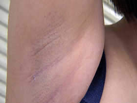 素人娘の全裸図鑑31　今時の女の子12名が恥らいながら脱衣していく様子をじっくり撮影した、変態紳士のためのヘアヌードコレクション　サンプル画像18